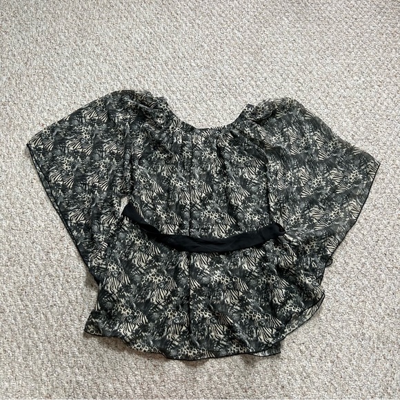 Lilly Lou Animal Print Belted Blouse Womens Small Pullover Relaxed Flowy Sheer - Picture 5 of 10